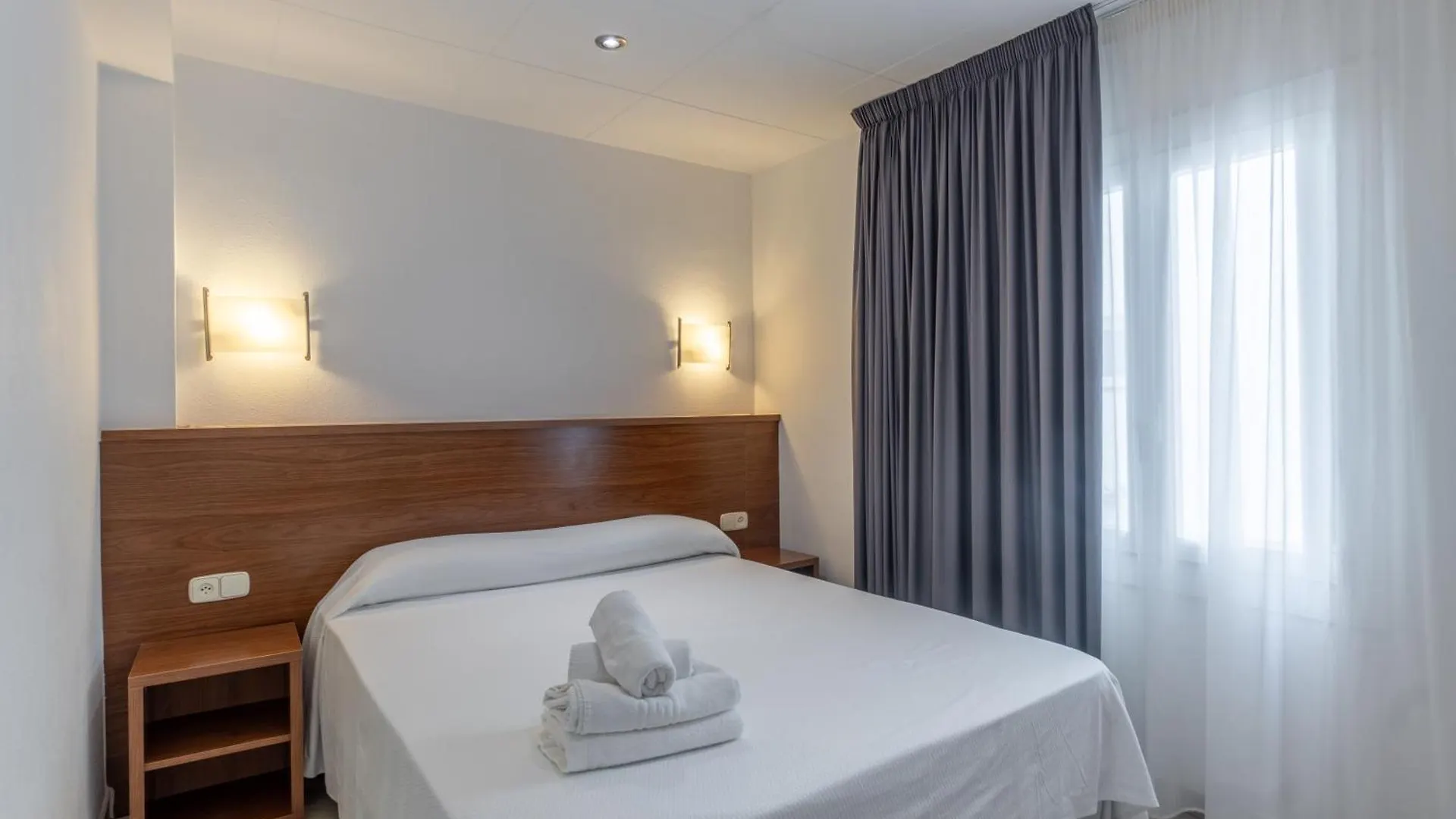 Hotel Vela ロザス