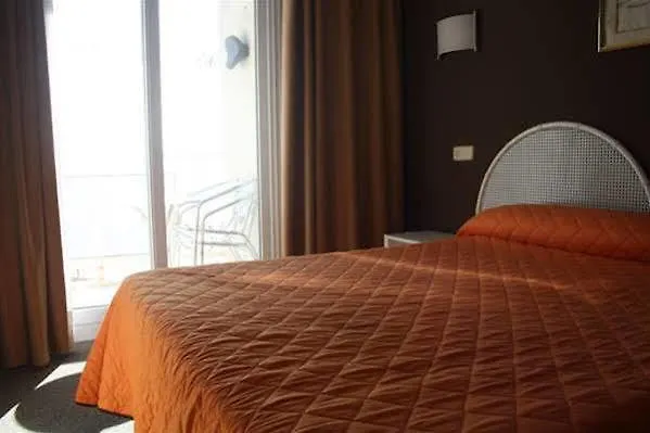 **  Hotel Vela Росас Испания