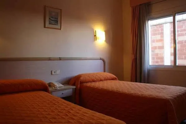 Hotel Vela Росас 2*,